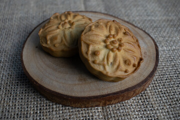 Moon pia cake with green bean flavor on wood slices