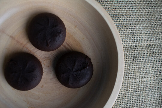 Nextar cake with chocolate flavor in wooden bowl
