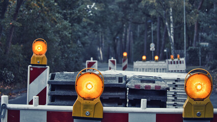 Construction site warning lamp - Warnleuchte Dunkelheit Sicherheit Gefahr Hindernis Verkehr...