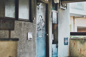 老朽化した団地の建物