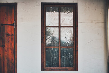 木枠のレトロな窓