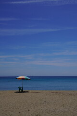 砂浜のビーチパラソル