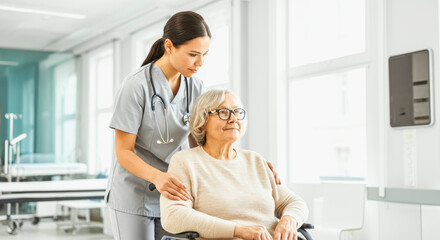 Obraz premium Healthcare professional assisting senior woman in wheelchair in medical setting