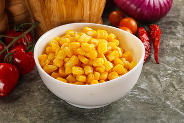 Sweet canned ripe corn grain