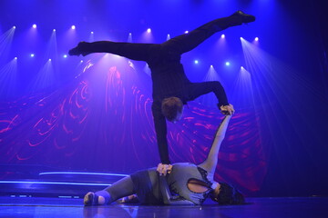 Symphony of Balance acrobatic duo 