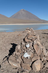 Cairn devant le volcan