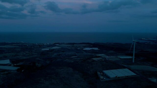 Drone footage parque e&oacute;lico Tenerife, energ&iacute;a renovable, vistas a&eacute;reas industriales