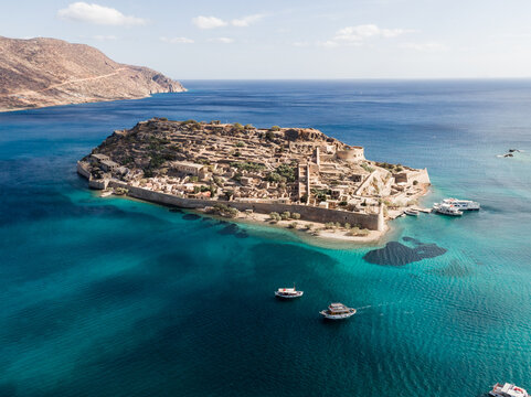 Drohnenbild von Spinalonga auf der Insel Kreta - Luftaufnahme Griechenland