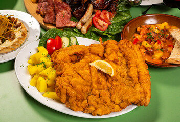 Viennese schnitzel with potato