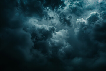 Obraz premium The sky is dark and cloudy, with a sense of foreboding and unease