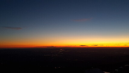 Coucher de soleil et comète