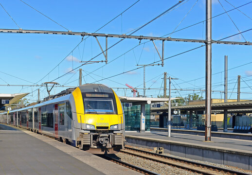 BRUGES, BELGIUM &ndash; OCTOBER 3, 2024: Belgian train 08099 leaving platform 7 in Bruges railway station on a bright October day. Selective focus