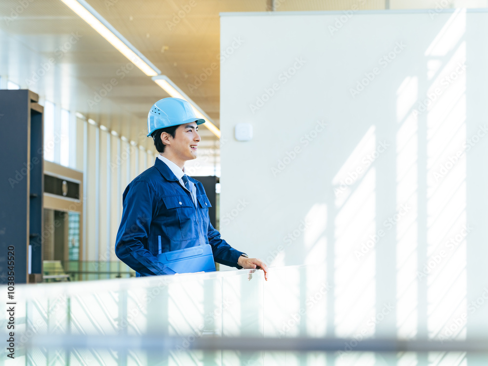 Poster エンジニア、作業員、建設、工事、点検、検査、メンテナンス、ビルメン、挑戦、チャレンジ、展望、進路、コピースペース、広告、仕事、働く、安全、ヘルメット、工場、産業、製造業、物流、警備、監視、内装、建築士、設計士、タブレット、DX、将来、成長、笑顔、横顔、業者、技術者、インフラ、ゼネコン、現場、監督、日本人、男性、転職、資格、目標、職人、人材、スポットワーク、求人、アルバイト、人物