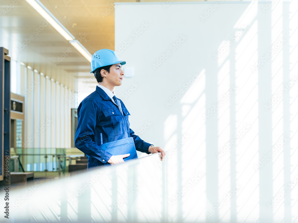 Aufkleber エンジニア、技術者、作業員、建設、工事、産業、点検、メンテナンス、ビル、検査、チェック、確認、目標、チャレンジ、挑戦、人材、転職、技師、インフラ、ゼネコン、屋内、建物、内装、業者、職人、監督、現場、コピースペース、広告、見守り、監視、警備、安全、ヘルメット、作業服、男性、日本人、製造業、物流、ビジネス、仕事、オフィス、職場、設計、設計士、建築士、DX、タブレット、眺める、人物