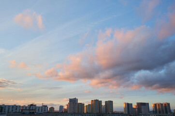 Fototapeta premium Colorful Sunset Sky with Clouds Over City