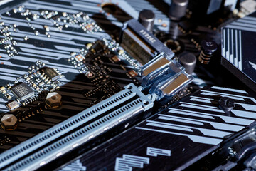 Motherboard Circuit with Dual PCIe Slots and Heatsink