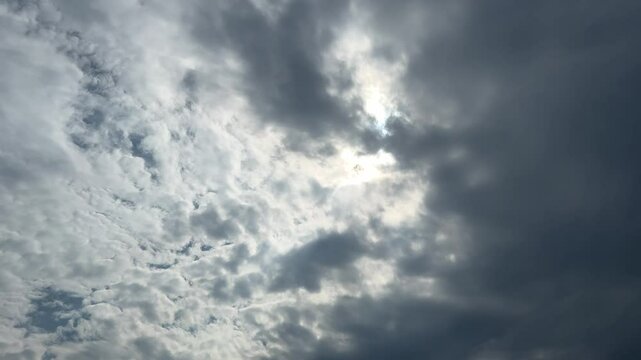 Extensive angle, cloudy sky view.