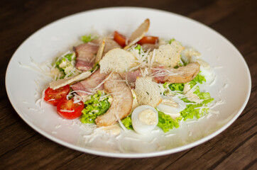salad with chicken and vegetables
