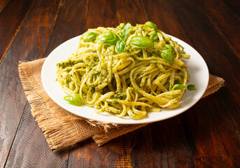 Tallarines con pesto