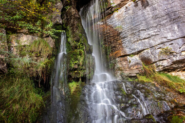 Obraz premium Ingleton Waterfalls Trail. A circular trail beginning and ending in the village of Ingleton in the English county of North Yorkshire.