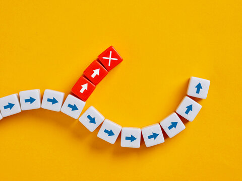 Choosing different direction from the crowd of cubes with arrows