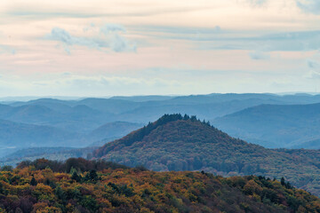 Fototapeta premium Serene Mountainscape at Dusk with Vibrant and Lush Autumn Foliage in Spectacular Display