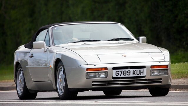 1990 PORSCHE 944