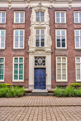 Naklejka premium Arnhem, Netherlands - August 1, 2024: Colourful shops and restaurant exteriors in Arnhem, Netherlands 