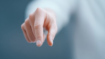 Obraz premium A close-up of a hand pointing, ideal for conveying direction, emphasis, or instruction in various themes and concepts.