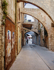 Obraz premium Archway street made by Crusades in Acre, a city in crusader times was known as St. John d'Acre after the Knights Hospitaller of St John order who had their headquarters there. Israel, 2016