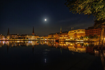 Hamburg Innenalster bei Nacht