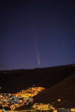Comet Tsuchinshan Altlas passing for La Gomera at sunset