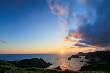 ヒリゾ浜と中木沖、太平洋に沈む美しい夕陽。
伊豆半島の最南端、奥石廊崎にあるユウスゲ公園。
標高100mを超える岬の断崖の上にある。頂上の展望台からは太平洋が一望できる。
秋には貴重なユウスゲ（ワスレグサ科）が斜面を埋め尽くすように咲く。
静岡県伊豆半島賀茂郡南伊豆町入間あいあい岬-2024
