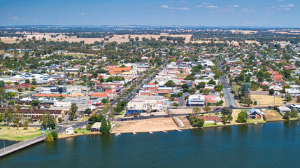 Obraz premium Aerial view over Lake Mulwala and looking down the main street of Yarrawonga