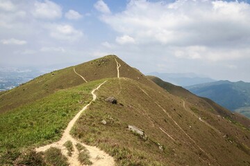 Fototapeta premium Mountain Trail on a Clear, Sunny Day with Blue Skies