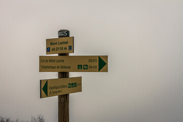 08-25-2021 - France normal way to Mont Blanc, Mont Lachat elevation pointer and signpost on way to top