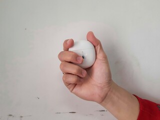 Bluetooth earbuds are commonly used to make it easier for many people to connect to gadgets