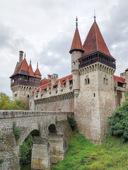Fototapeta premium grand medieval castle, large central keep, surrounded by a lush moat