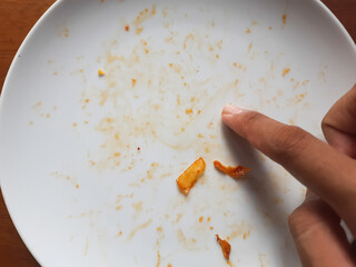 Food stains stuck to the plate are white