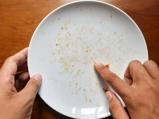 Food stains stuck to the plate are white