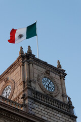 torre con bandera