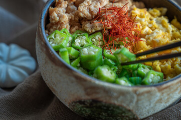 三色丼
