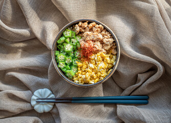 三色丼