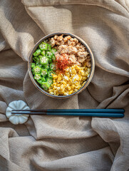 三色丼