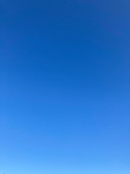 pale blue sky no clouds wallpapaer