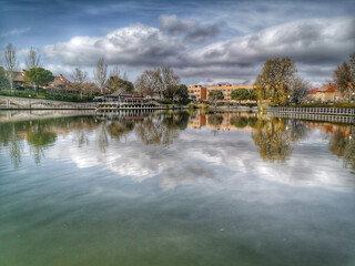 Fototapeta premium beautiful park with a large lake