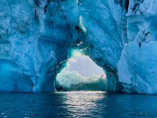 Jokulsarlon Glacier Lagoon: Ice Arch, Iceland