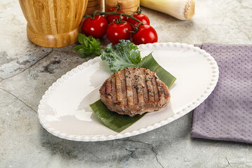 Grilled tuna medallion in the plate