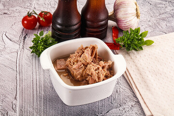 Canned tuna preserve for salad