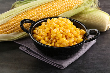Canned sweet young corn grain